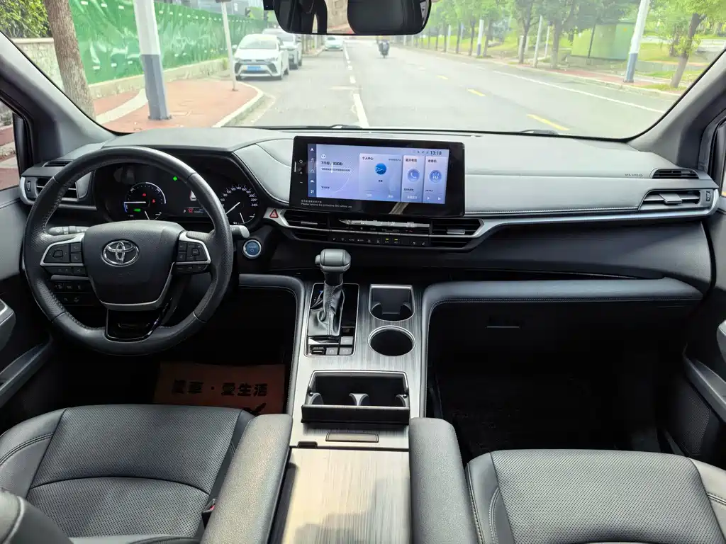 Toyota Sienna — миниатюра 13