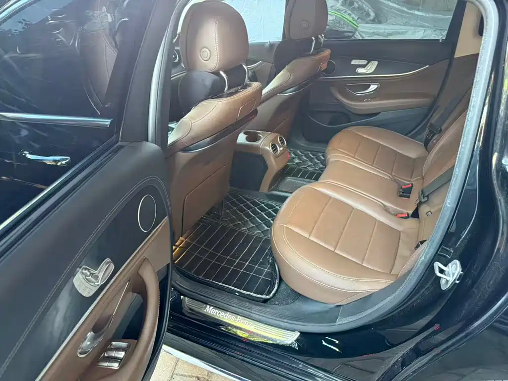 Mercedes-Benz E-Class — миниатюра 5