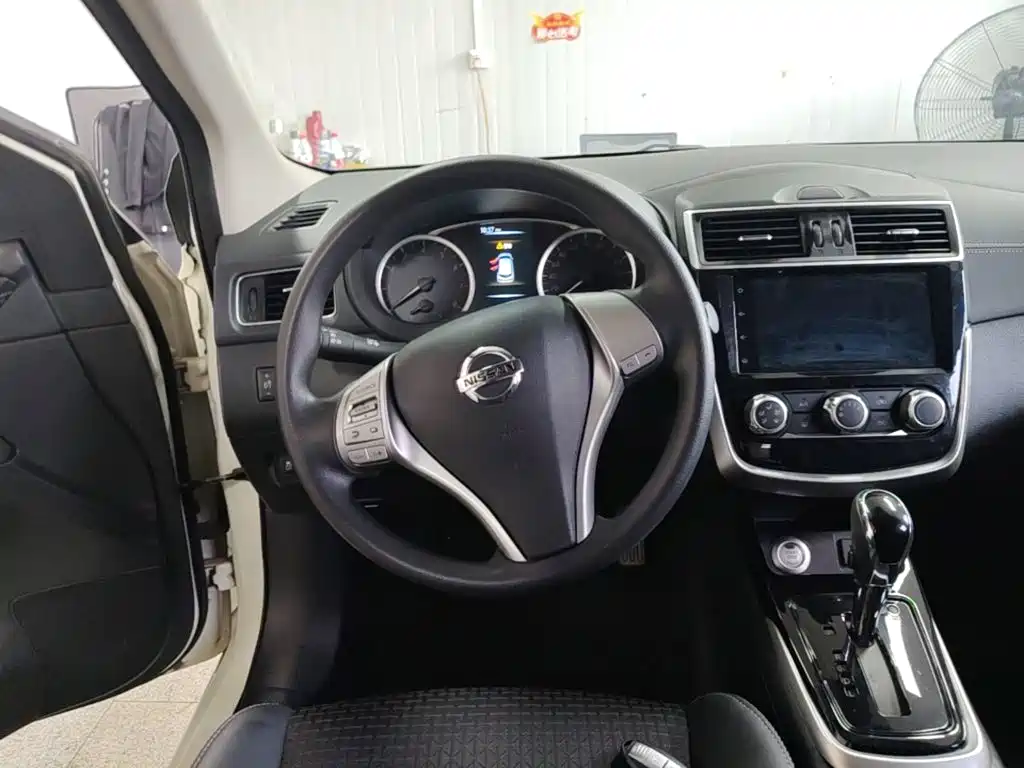 Nissan Tiida — миниатюра 11