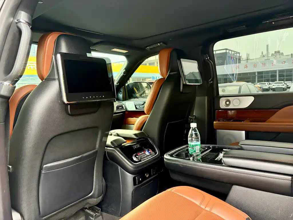 Lincoln Navigator — миниатюра 5
