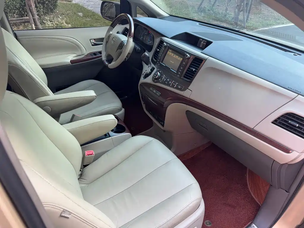 Toyota Sienna — миниатюра 10