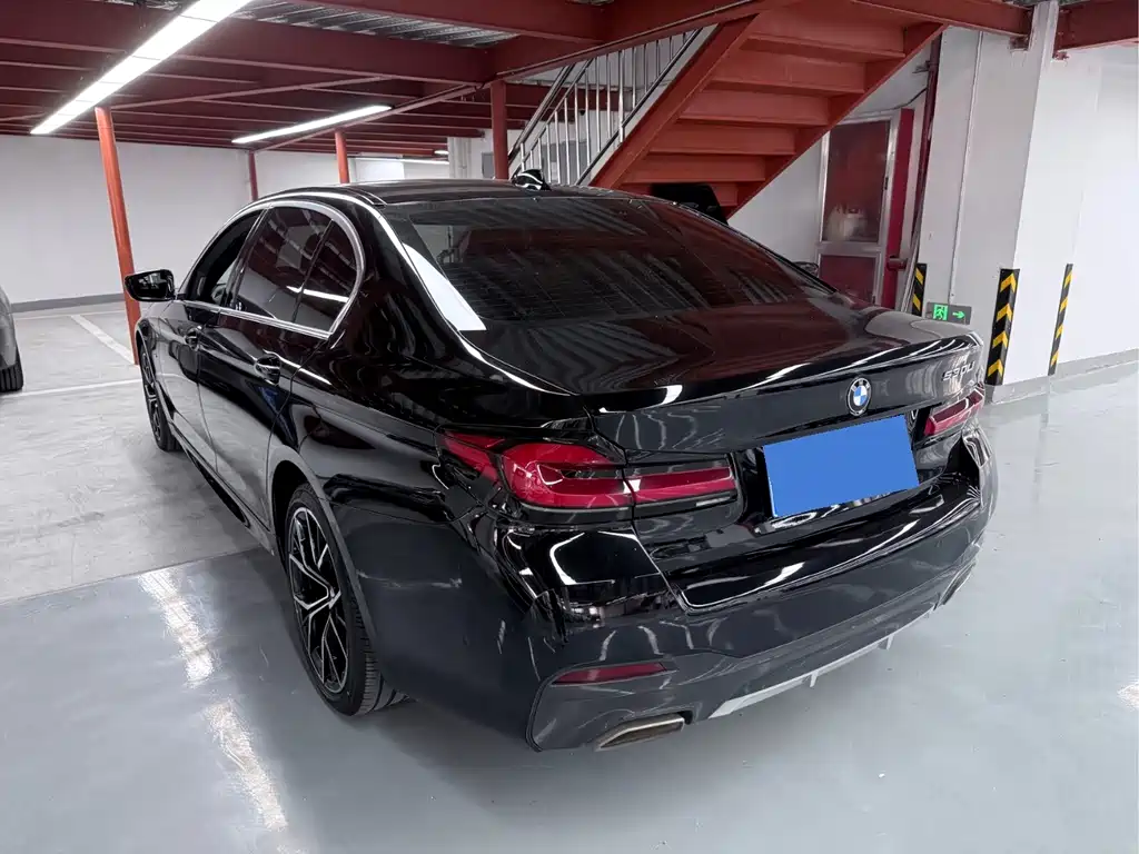 BMW 5 Series — миниатюра 8