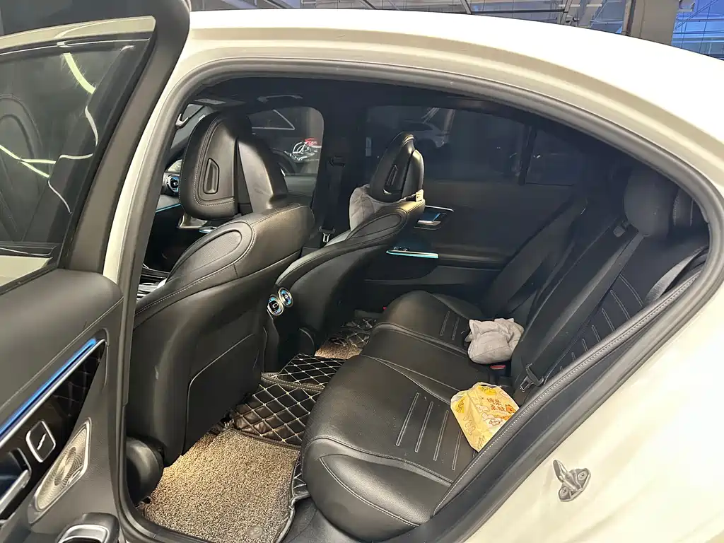 Mercedes-Benz C-Class — миниатюра 8
