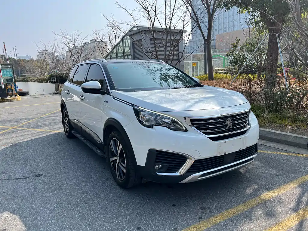 PEUGEOT 5008