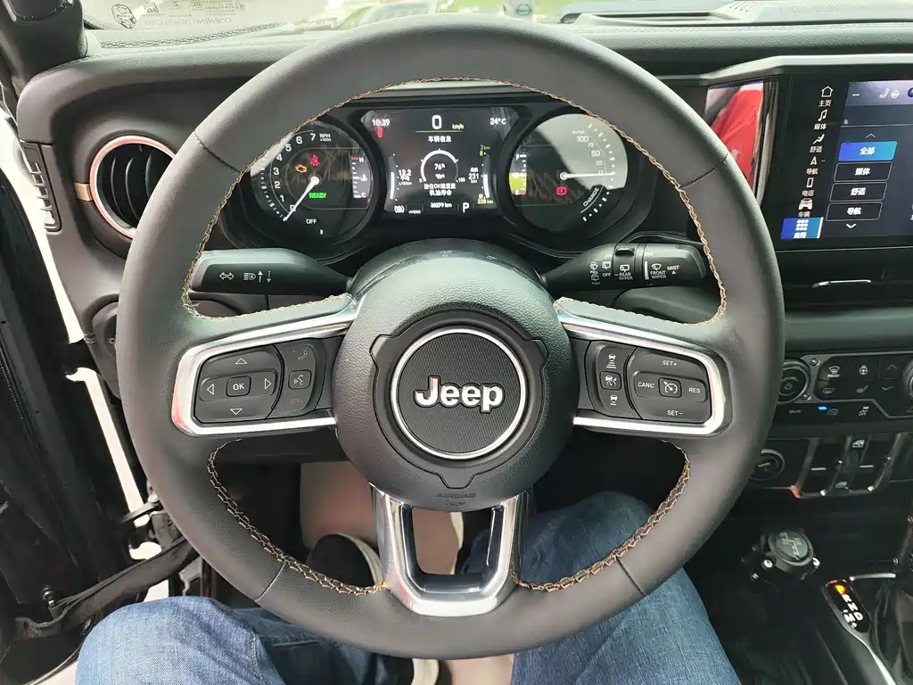 Jeep Wrangler PHEV — миниатюра 11