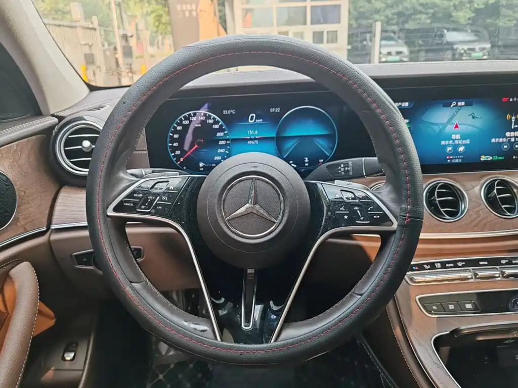 Mercedes-Benz E-Class — миниатюра 13