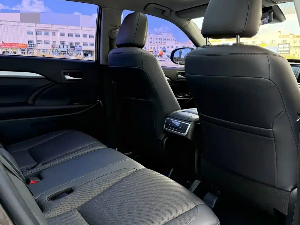 Toyota Highlander — миниатюра 7