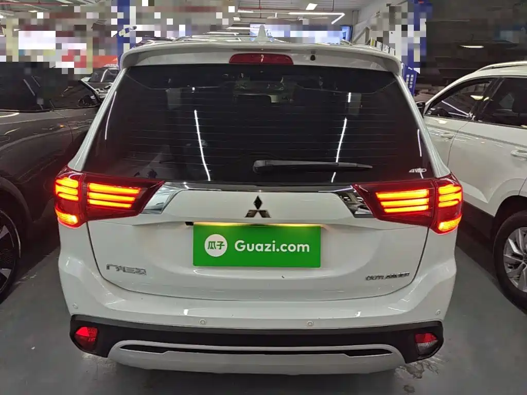 Mitsubishi Outlander — миниатюра 6
