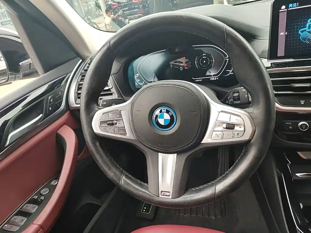 BMW iX3 — миниатюра 11