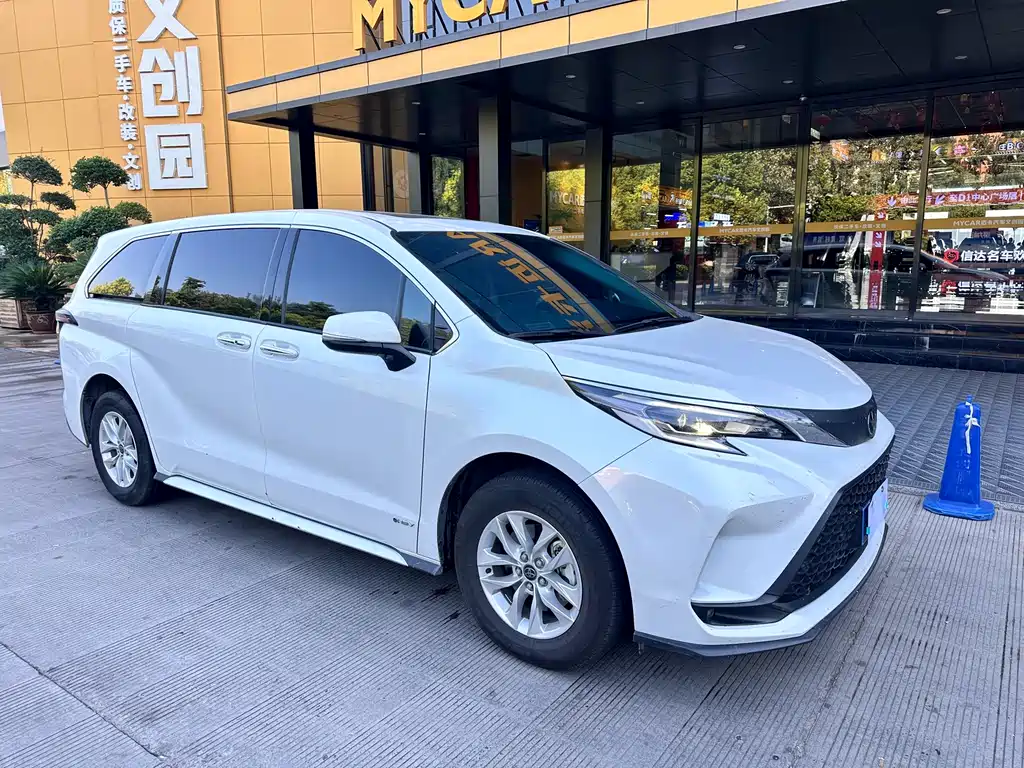 Toyota Granvia — миниатюра 3