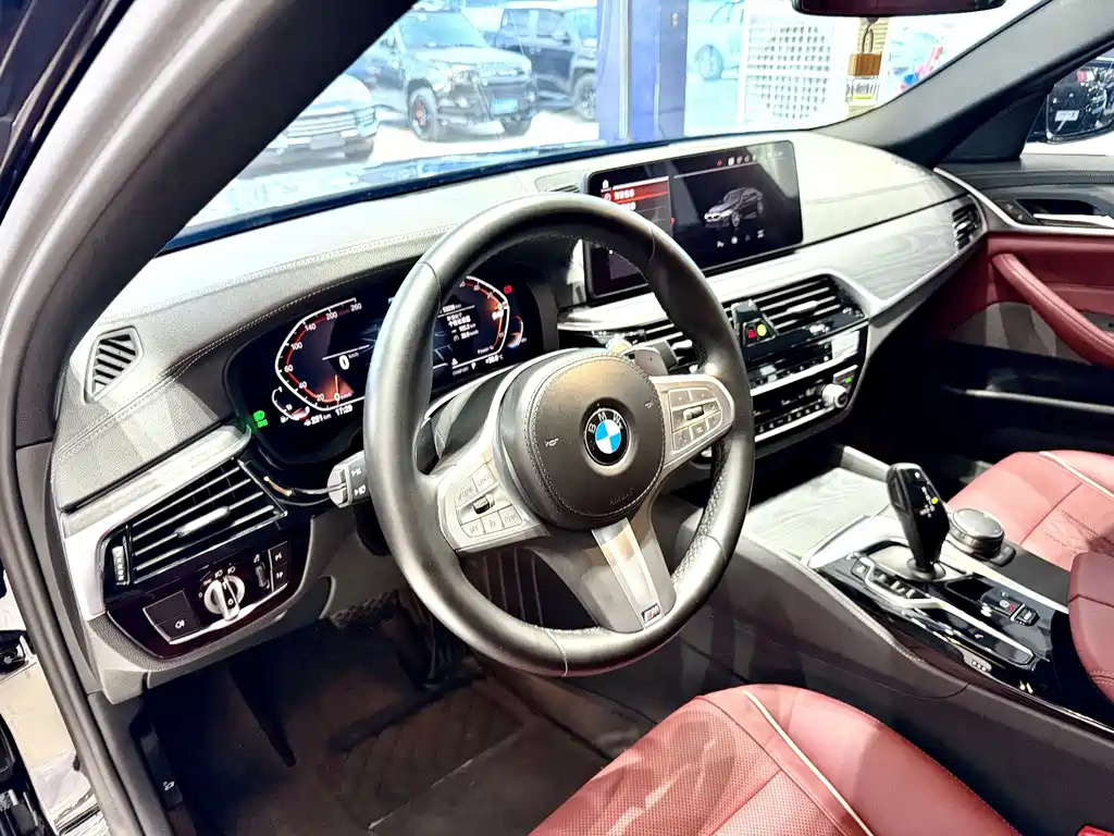 BMW 5 Series — миниатюра 6