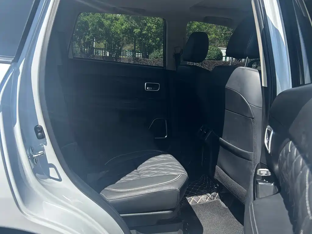 Mitsubishi Outlander 2023 1.5T CVT Premium 5 мест