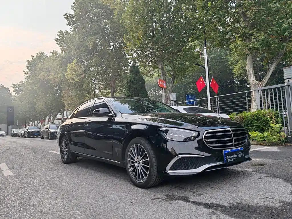 Mercedes-Benz E-Class — миниатюра 2