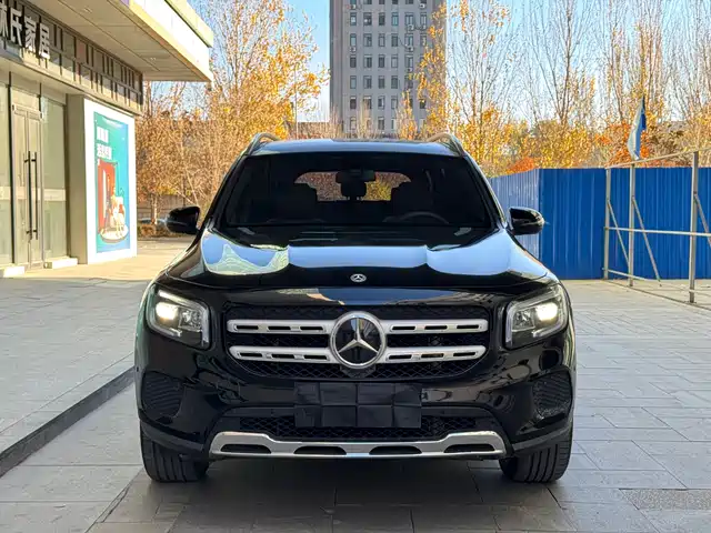 MERCEDES BENZ GLB