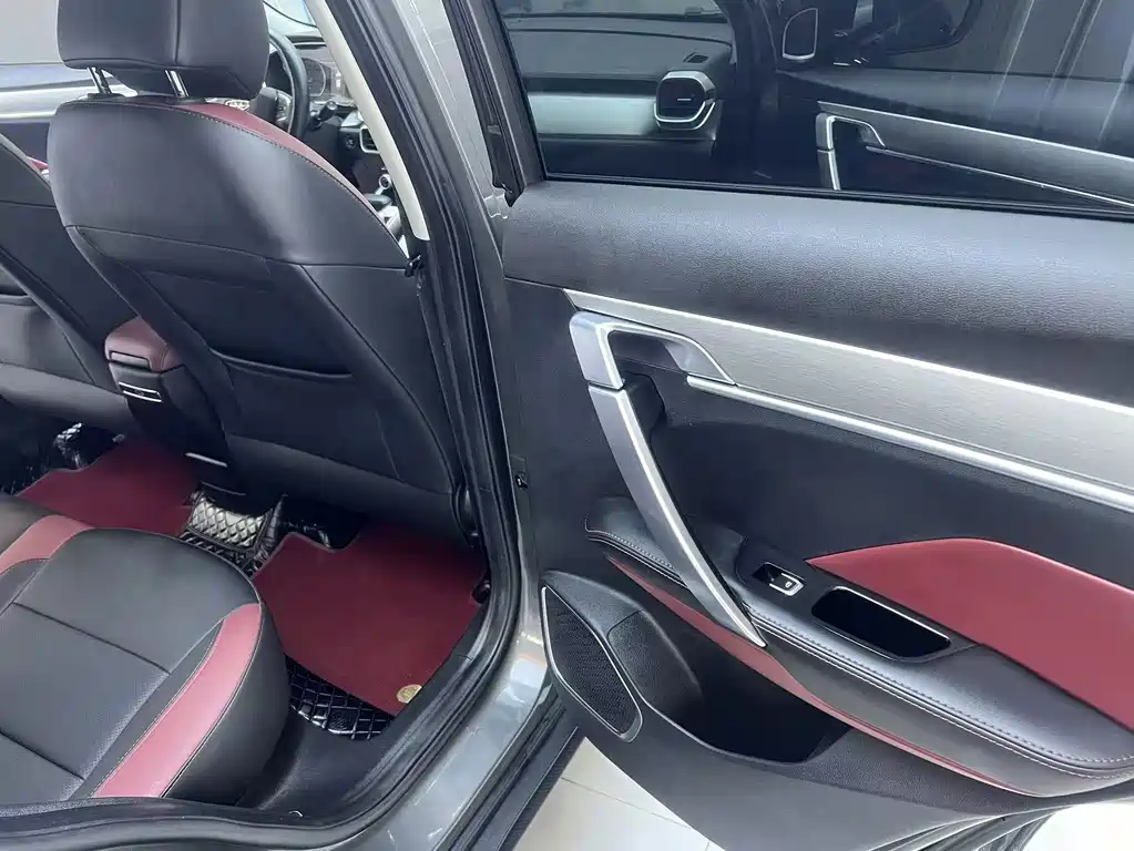 Geely Binyue — миниатюра 16