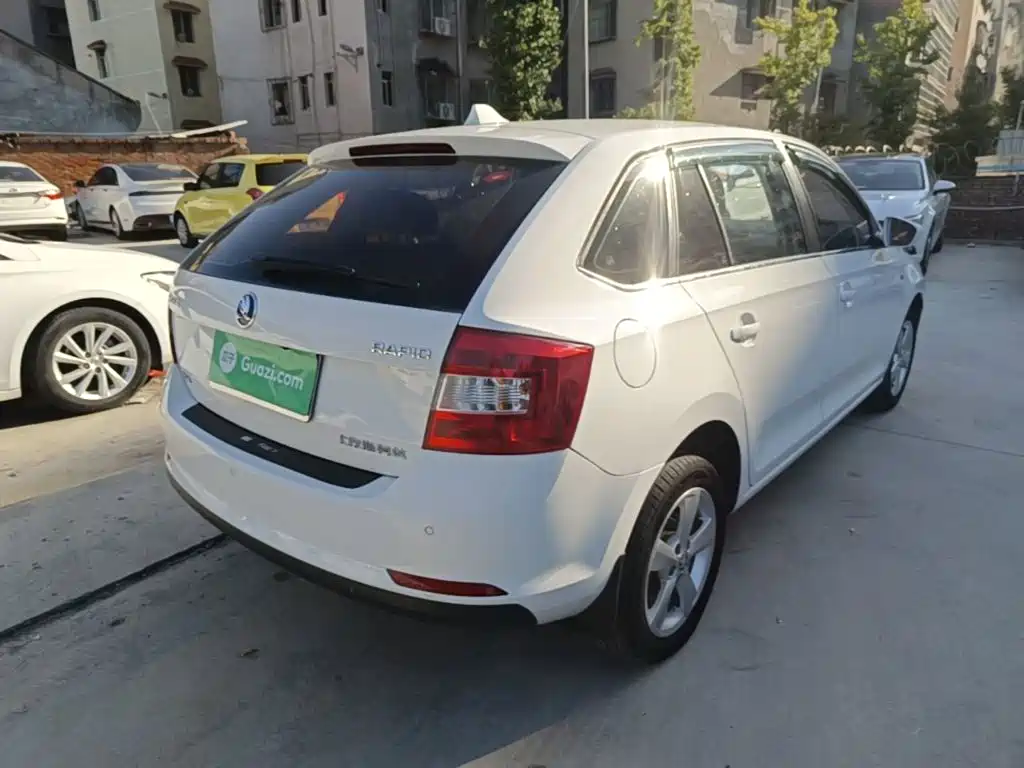 Skoda Rapid Spaceback — миниатюра 7