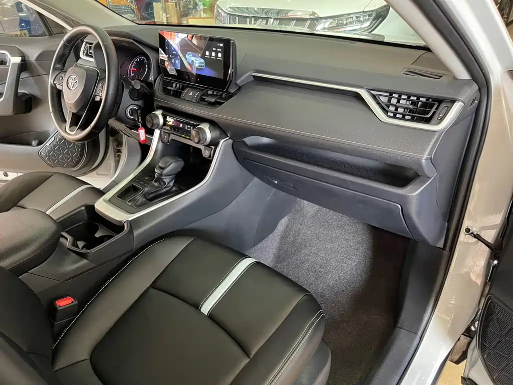 Toyota RAV4 — миниатюра 13