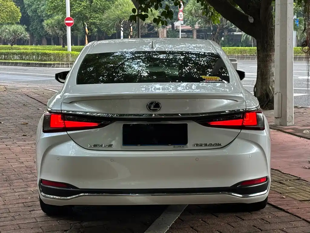 Lexus ES — миниатюра 3
