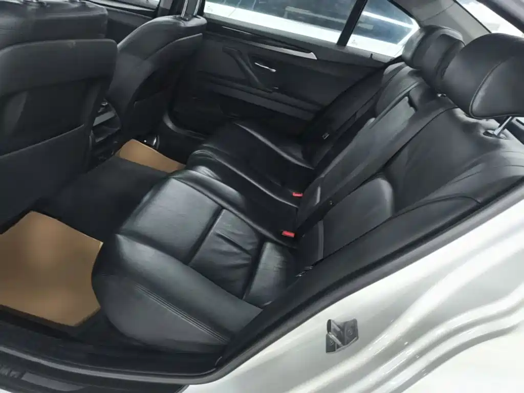 BMW 5 Series — миниатюра 17