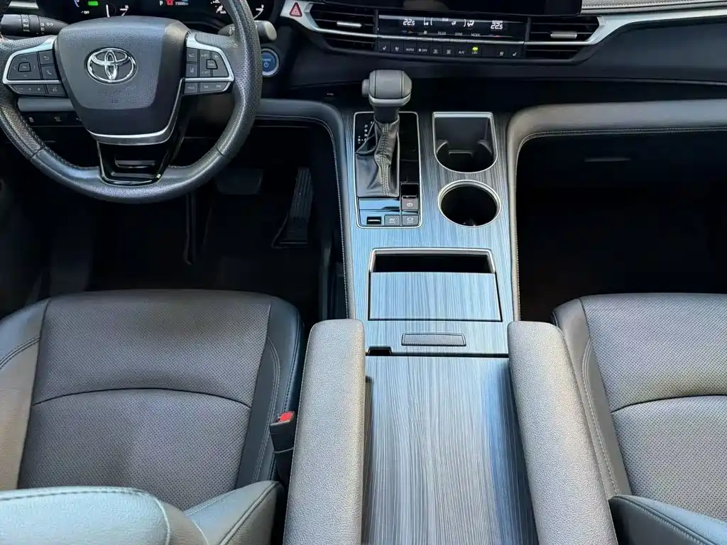 Toyota Sienna — миниатюра 7