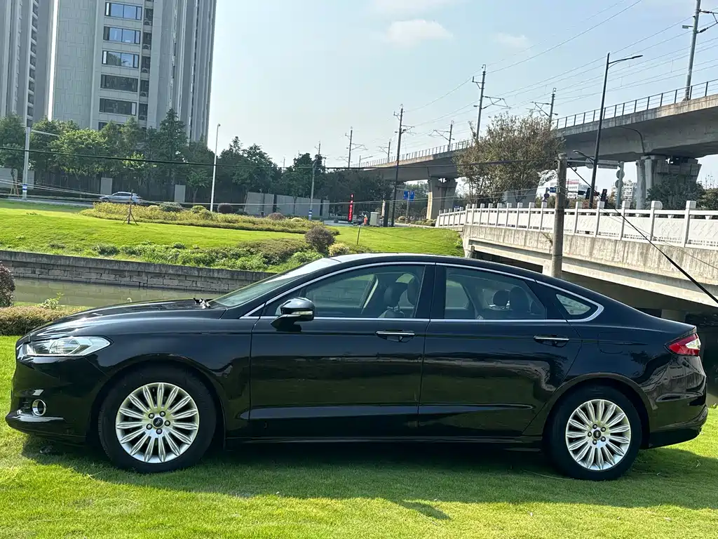 Ford Mondeo — миниатюра 8