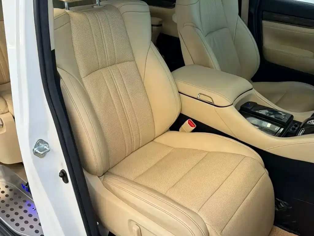 Toyota Vellfire — миниатюра 6