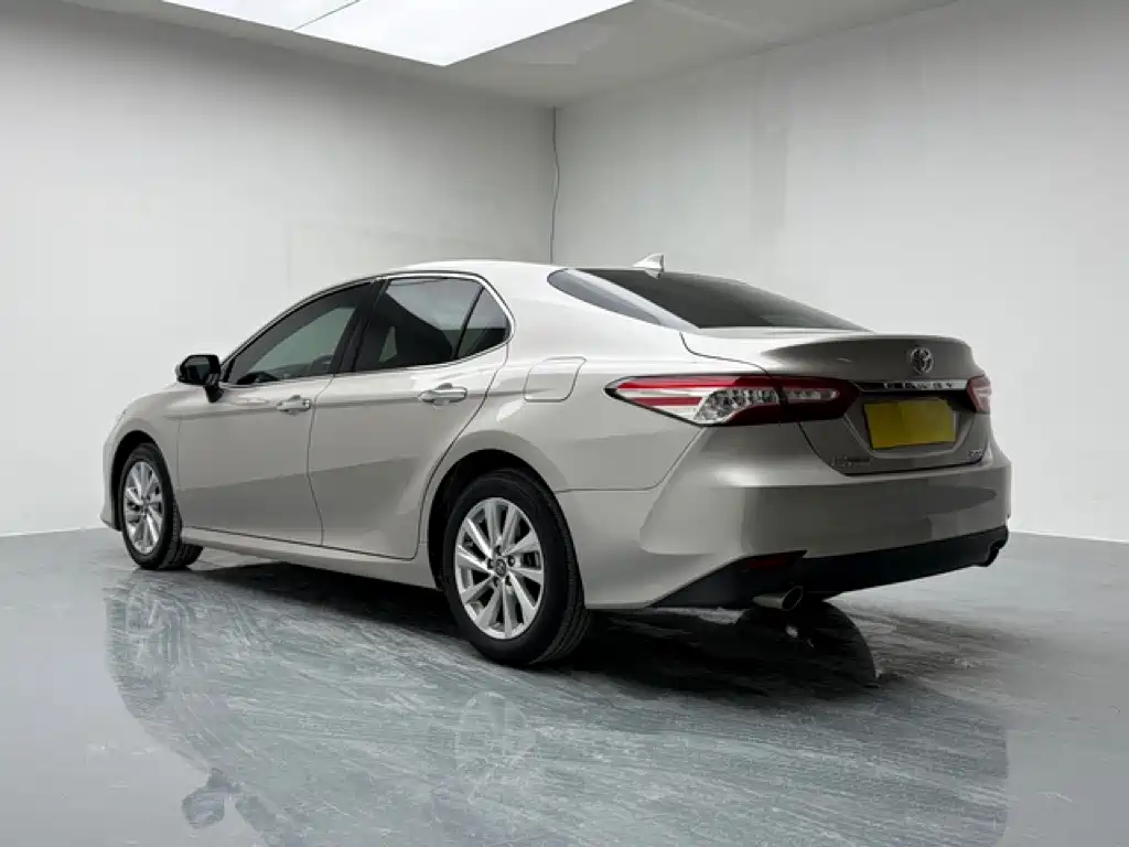 Toyota Camry — миниатюра 4