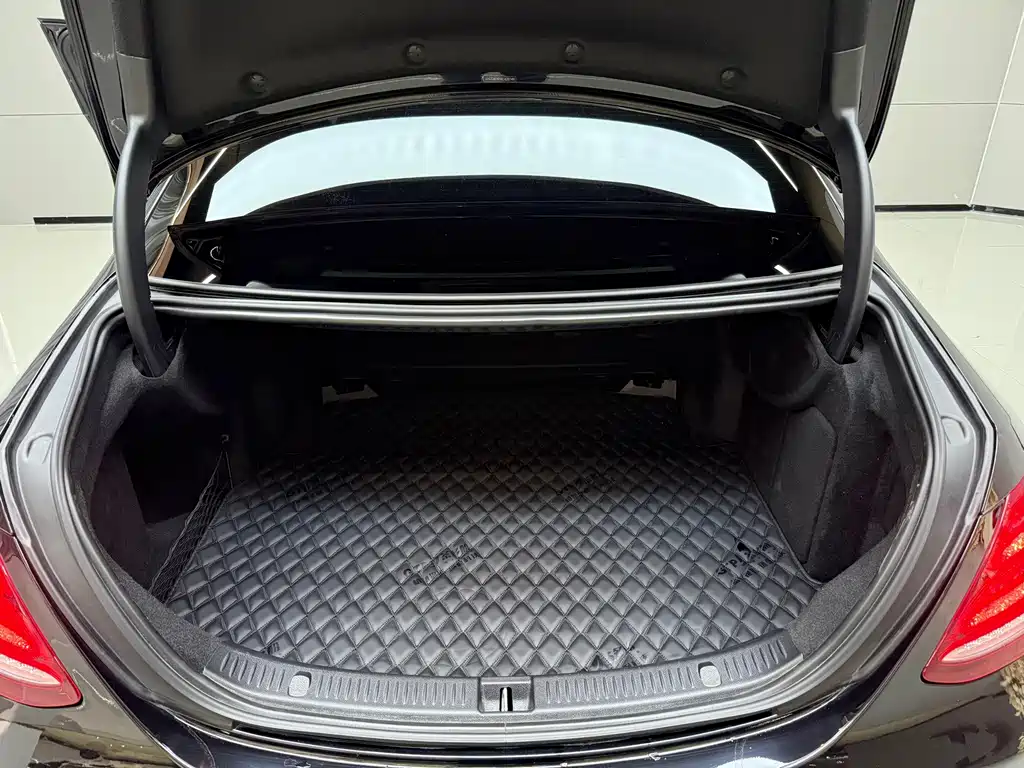 Mercedes-Benz E-Class — миниатюра 4