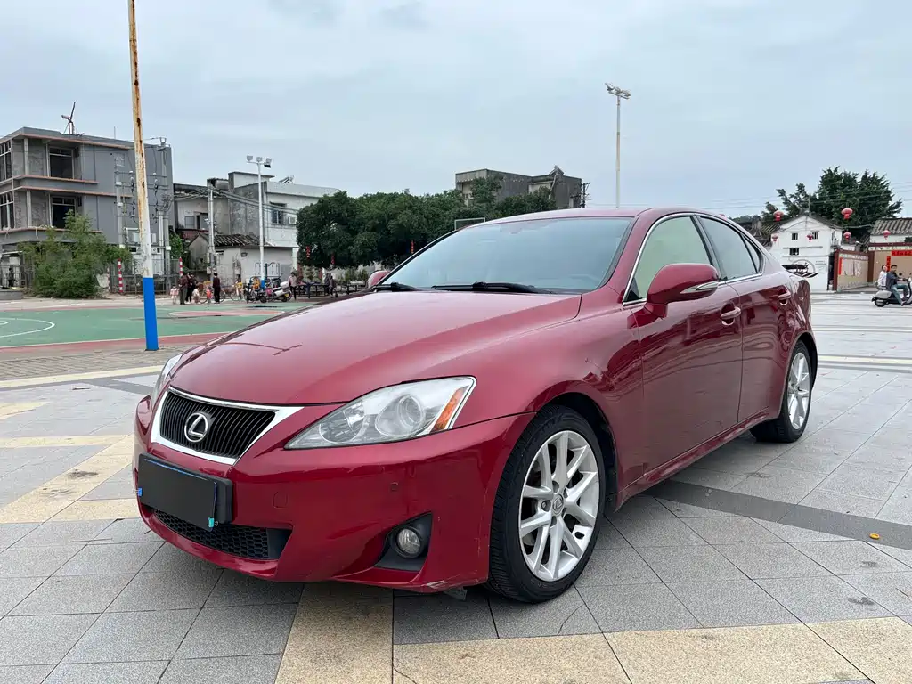 Lexus IS 2012