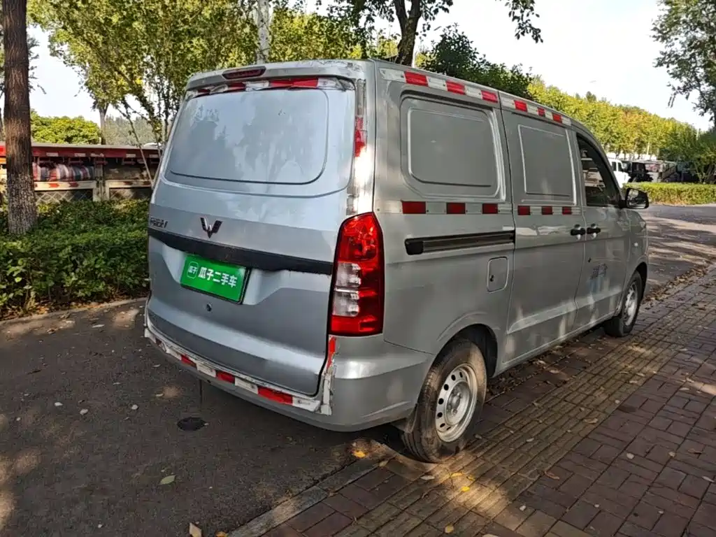 Wuling Hongguang V — миниатюра 7