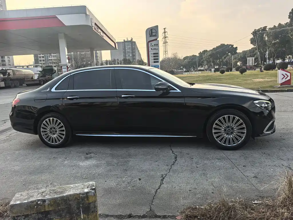 MERCEDES-BENZ E CLASS