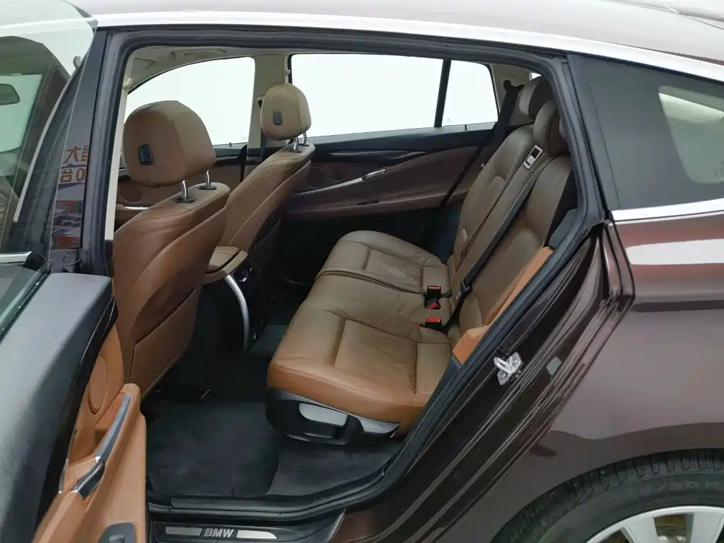BMW 5 Series GT — миниатюра 15