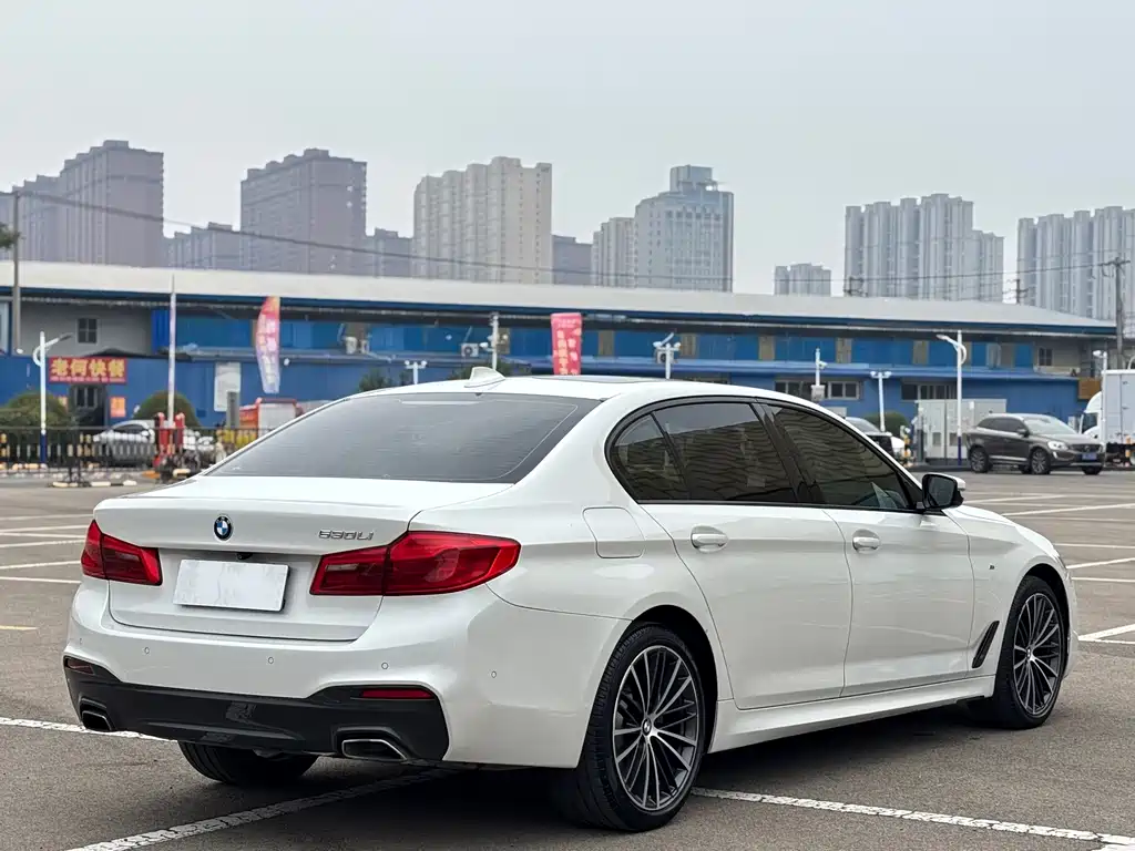 BMW 5 Series — миниатюра 7