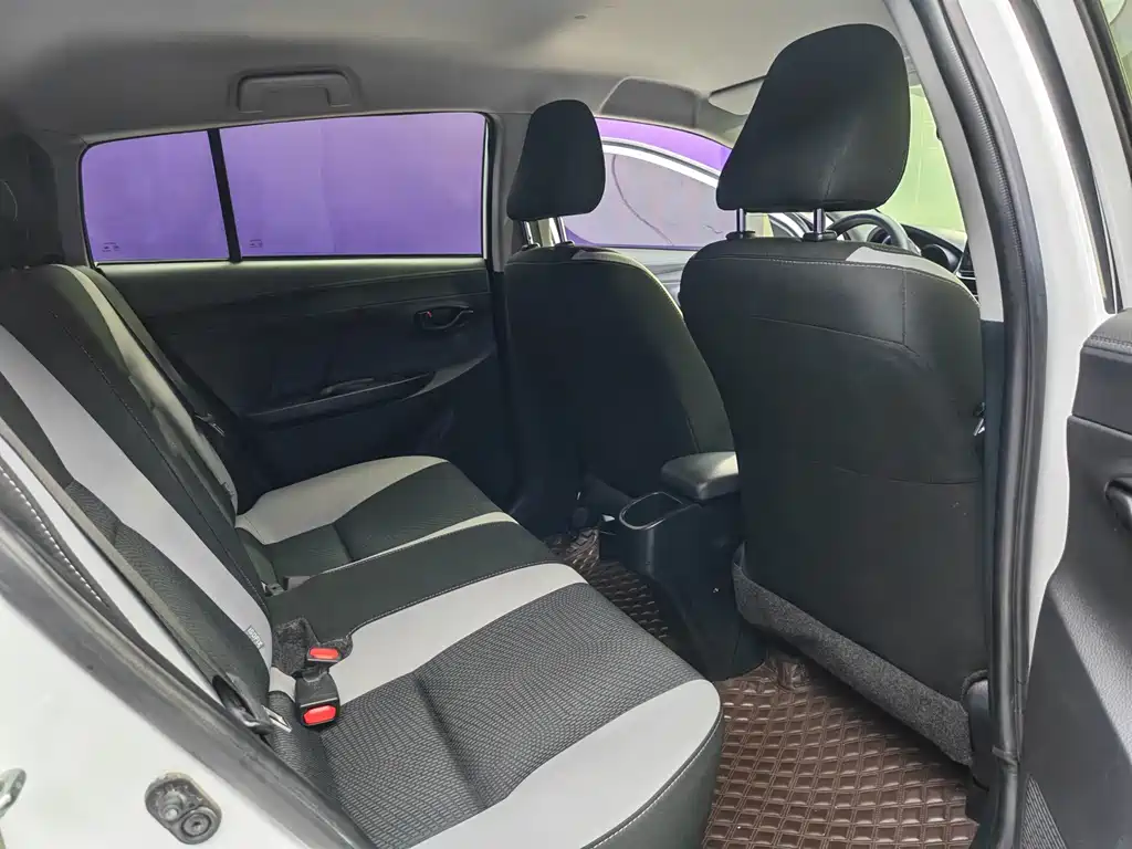 Toyota Yaris L — миниатюра 10