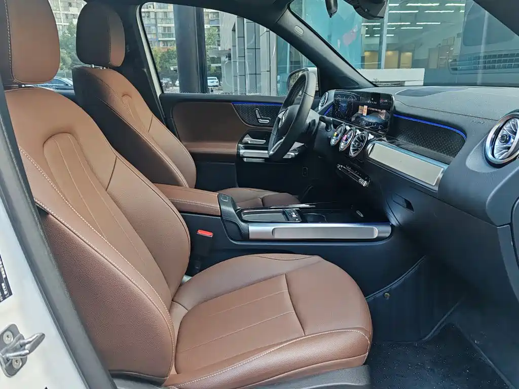 Mercedes-Benz GLB — миниатюра 17