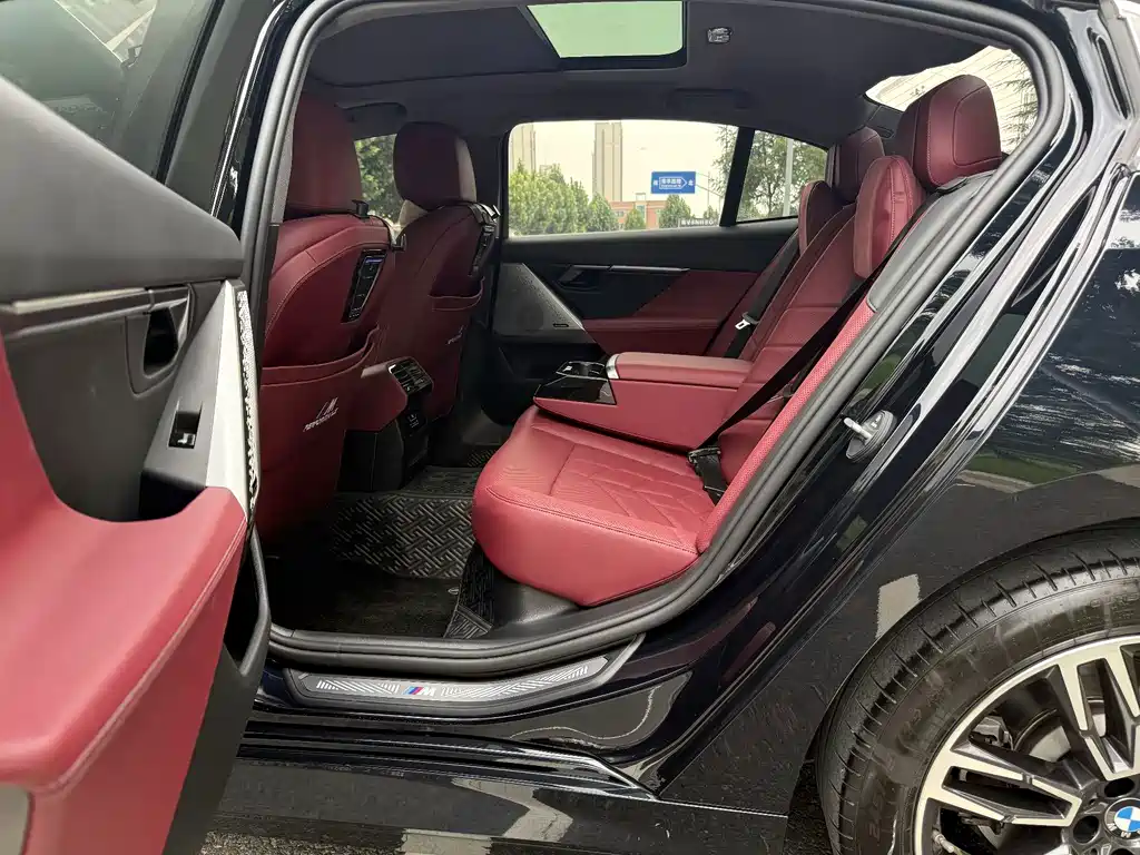BMW 5 Series — миниатюра 6