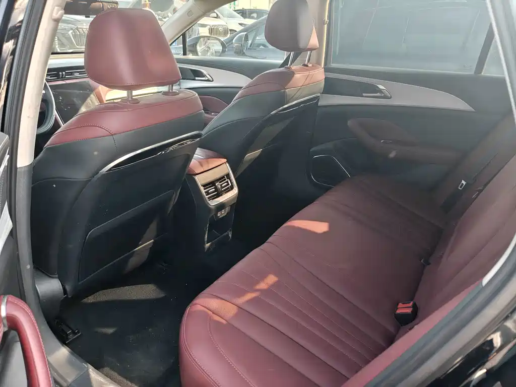 Hongqi Hongqi H5 — миниатюра 6