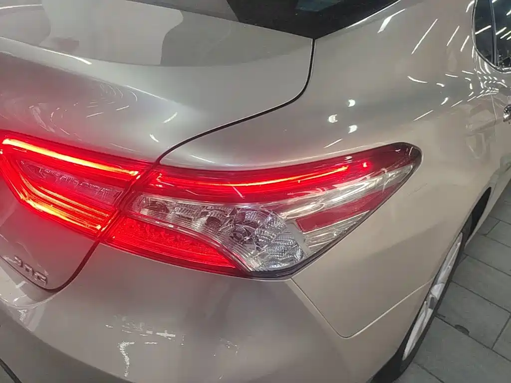 Toyota Camry — миниатюра 8