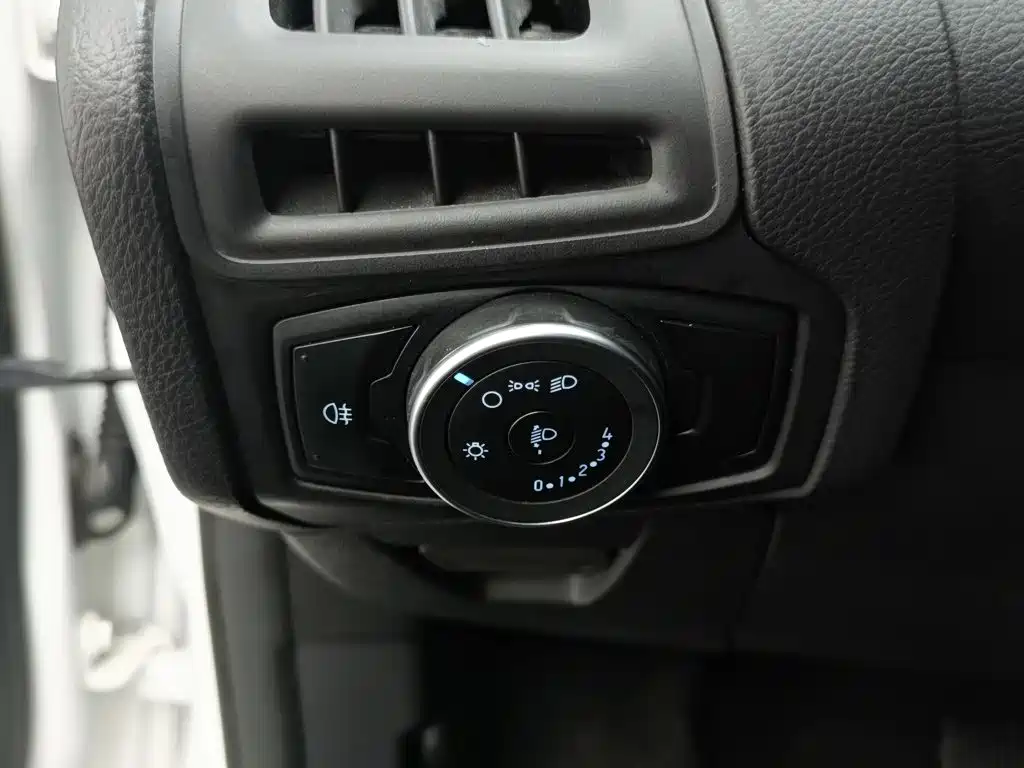 Ford Focus — миниатюра 21