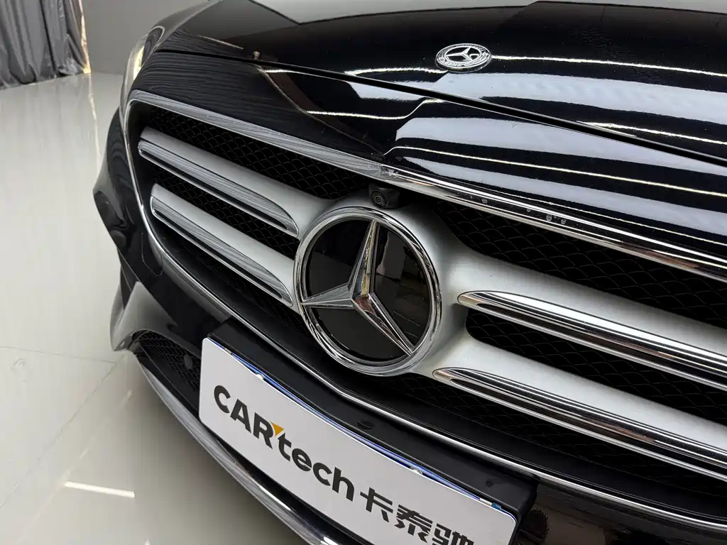 Mercedes-Benz E-Class — миниатюра 11