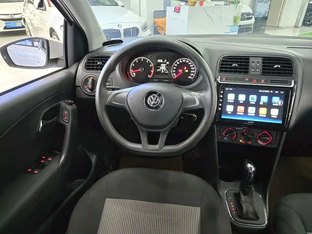 Volkswagen Polo 2018 1.5L AT