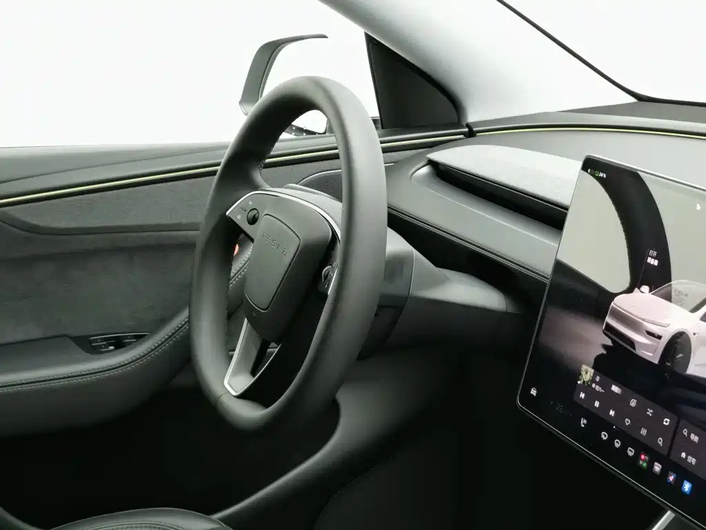 Tesla Model Y — миниатюра 22