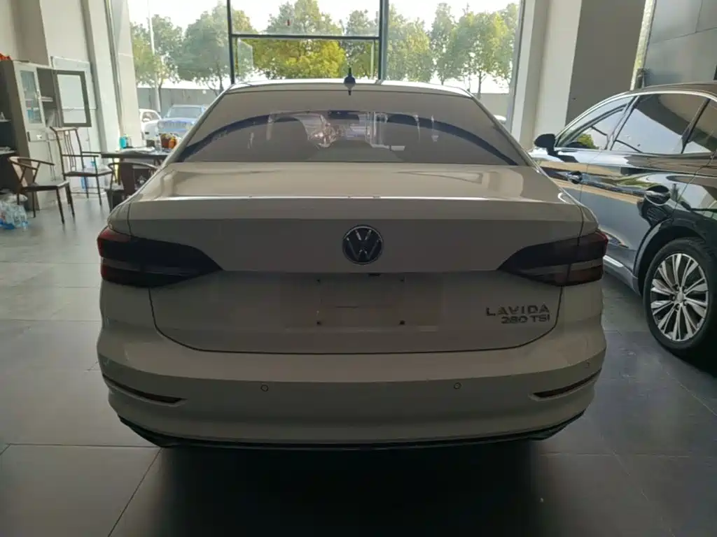Volkswagen Lavida — миниатюра 6