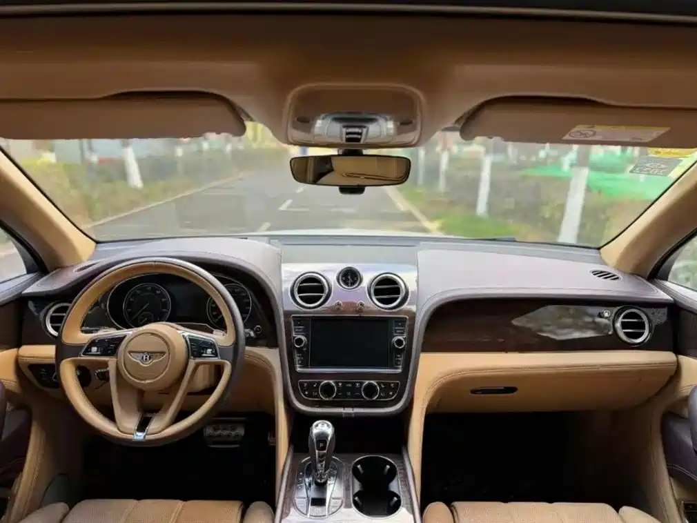 Bentley Bentayga — миниатюра 3