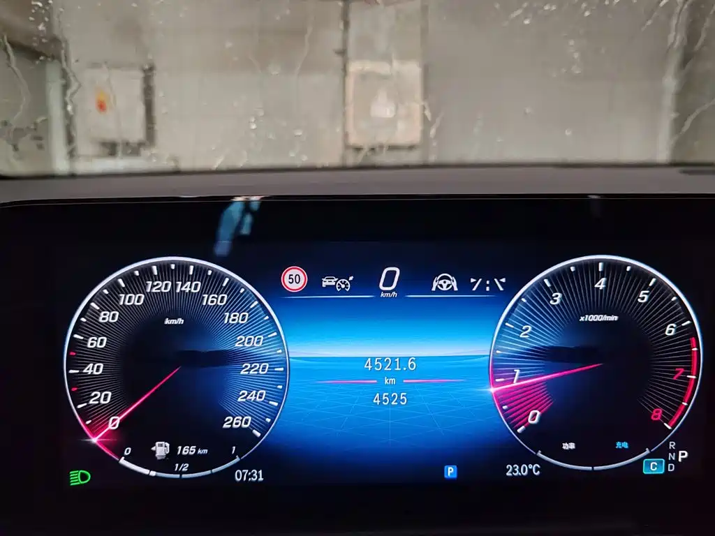 Mercedes-Benz GLB — миниатюра 11