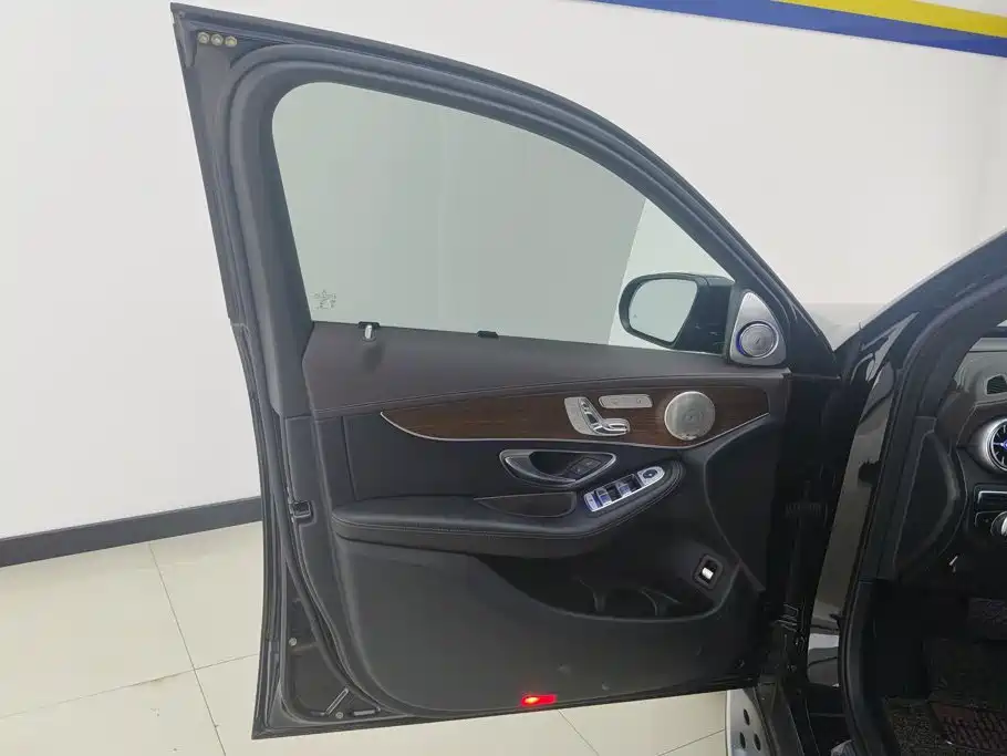Mercedes-Benz GLC — миниатюра 7