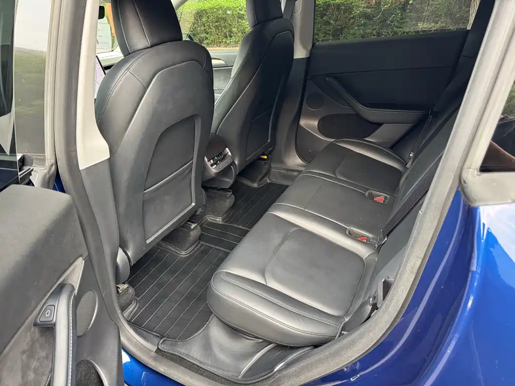 Tesla Model Y — миниатюра 7