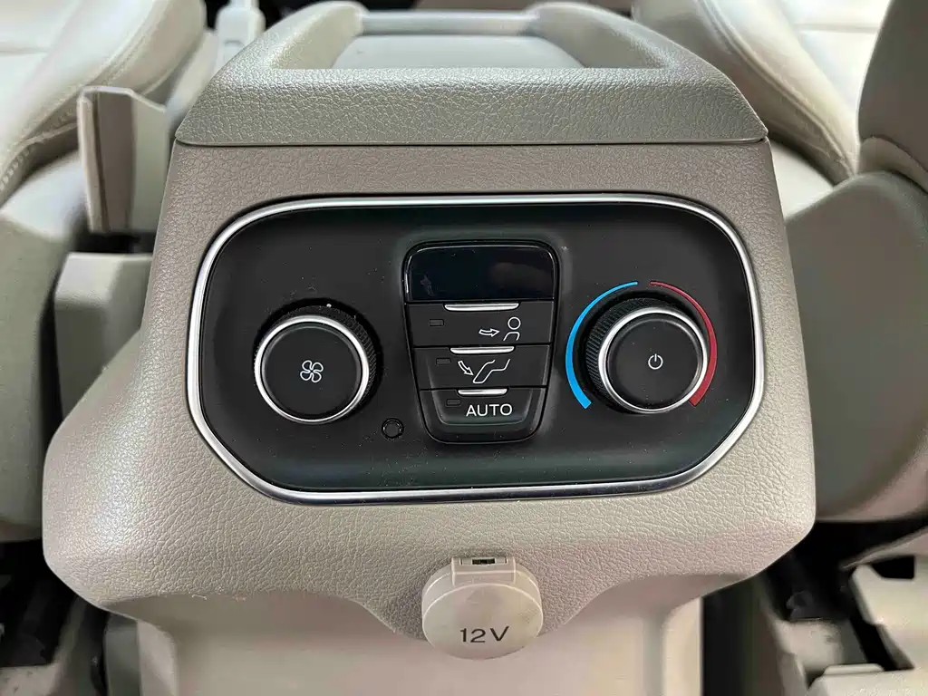 Ford Tourneo — миниатюра 12