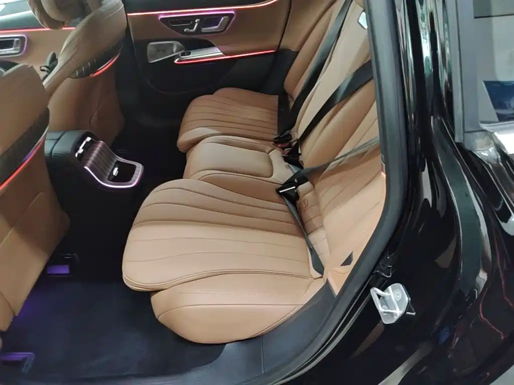 Mercedes-Benz E-Class — миниатюра 17