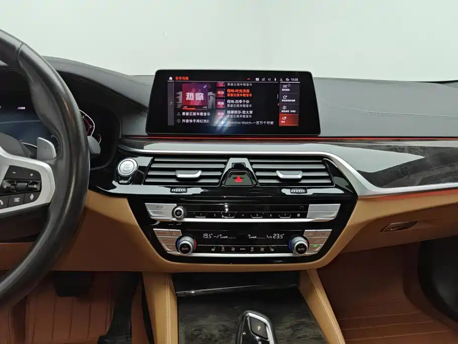 BMW 5 Series — миниатюра 13